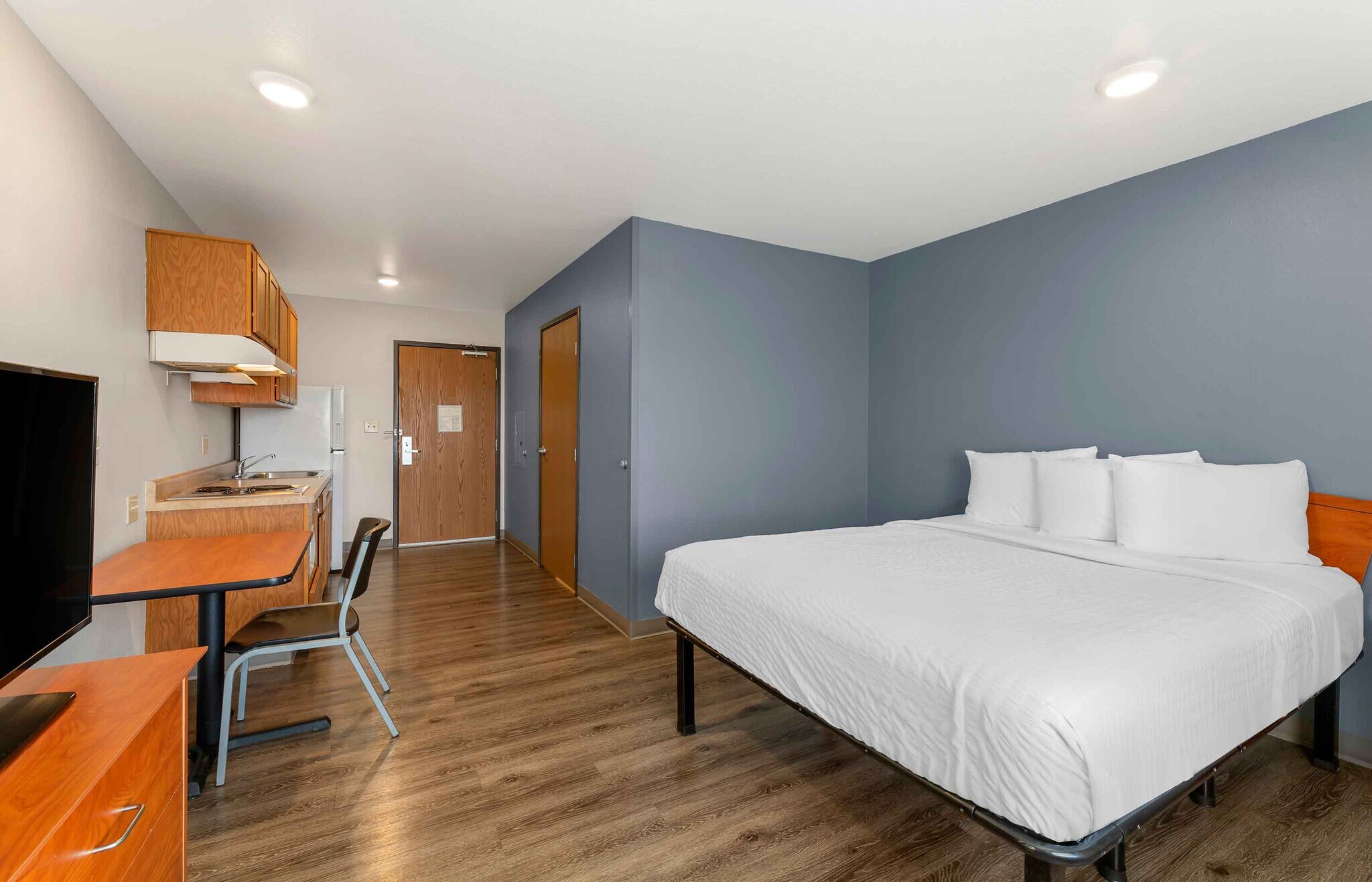 Building Photo - Furnished Studio-Melbourne - West Melbourne