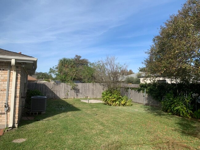 Building Photo - 4945 Avron Blvd