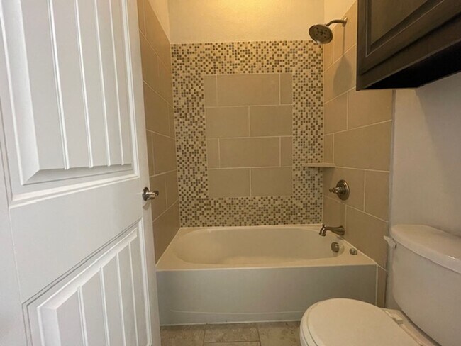 Building Photo - 2403 Cabrillo Ln
