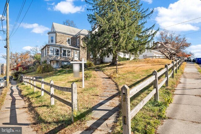 Building Photo - 7301 Chestnut Ave