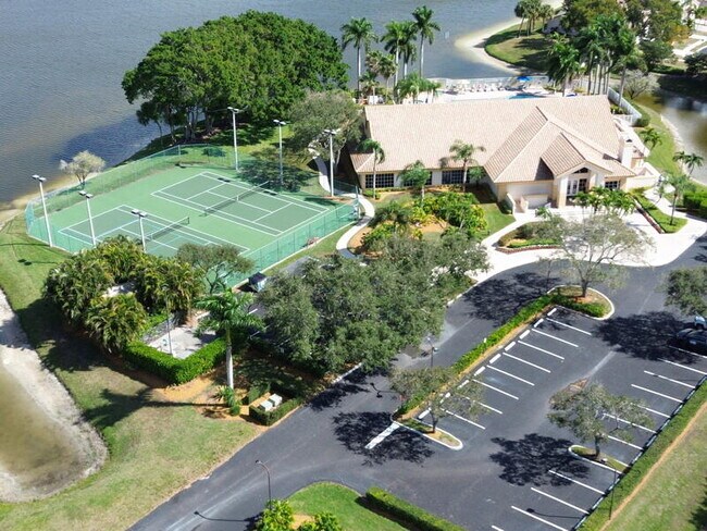 Building Photo - 10674 Oak Bend Way