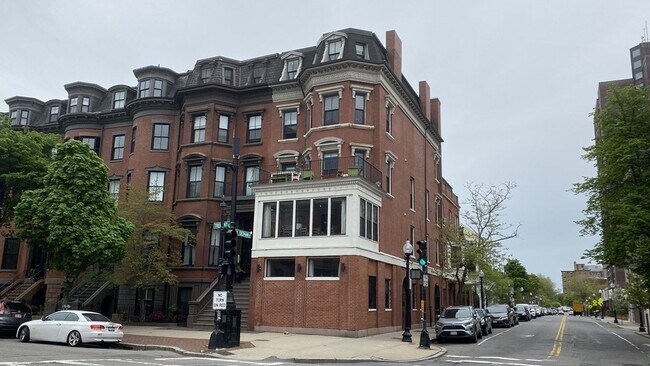 Building Photo - 608 Tremont St