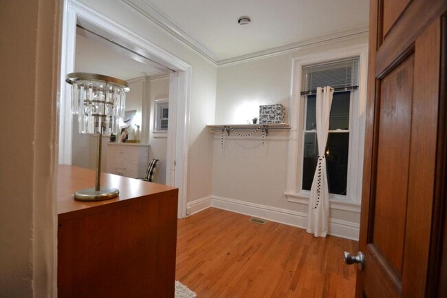 Building Photo - Beautiful Apartment Near Downtown Delaware