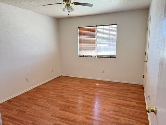 Building Photo - 3803 Woodrow Dr