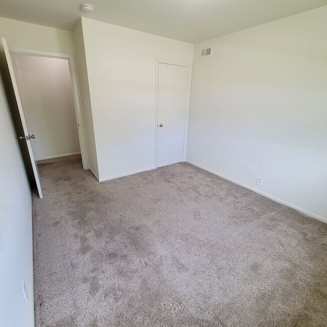 Building Photo - Well-Maintained Redwood City Home with Bonus Room & Private Yard