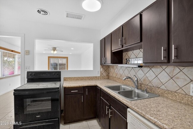 Building Photo - 1113 N Coolidge Ave