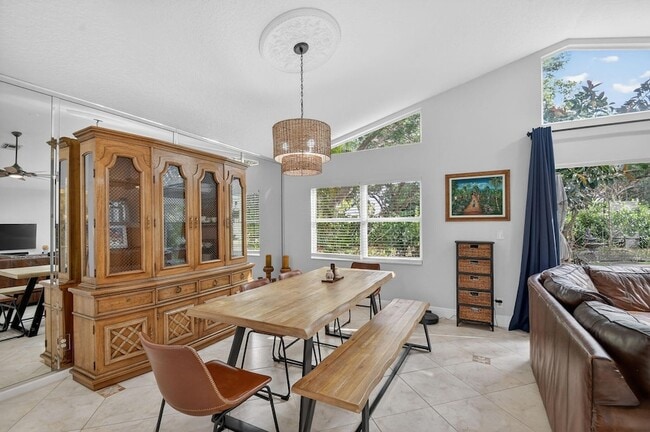 Building Photo - 2769 Pointe Cir