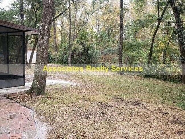 Building Photo - Sublease This Newly Renovated 2 bedroom wi...