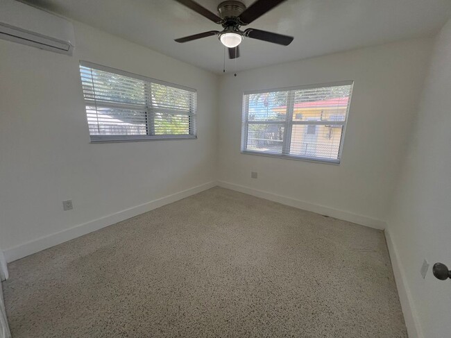 Building Photo - 1085 W Flagler St