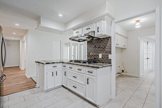 Building Photo - 3406 Forest Village Dr