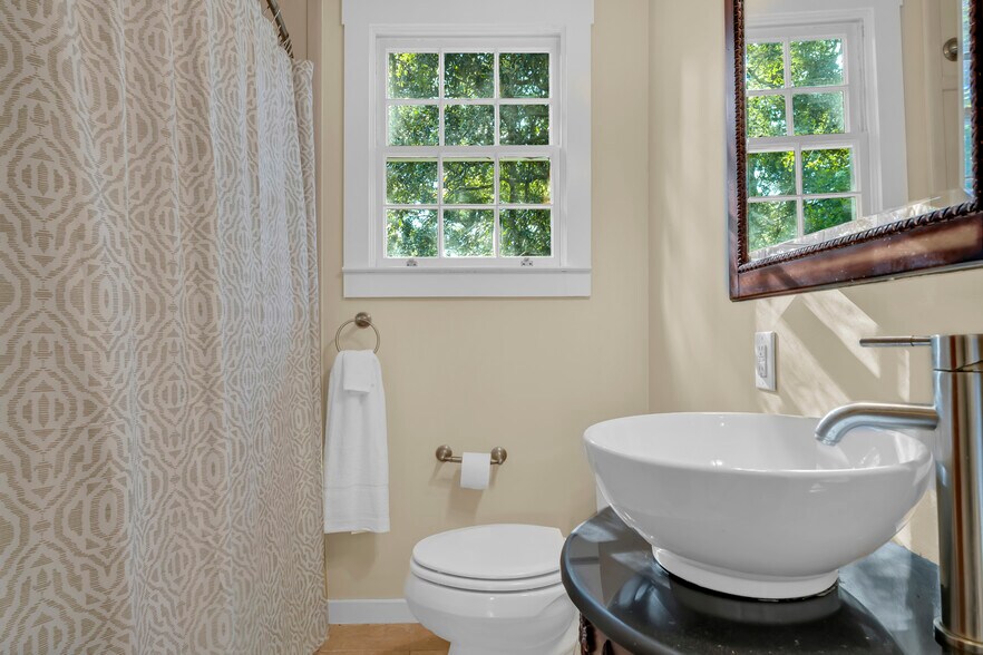 Building Photo - 207 Border Dr E