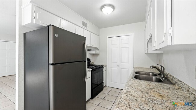 Building Photo - 1024 Mission Dr