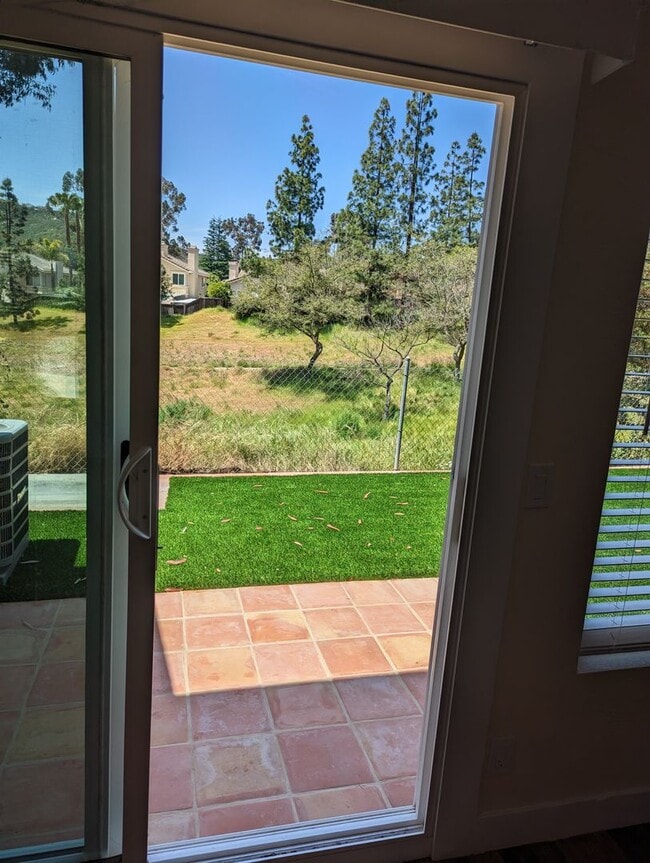 Building Photo - Upgraded 2 Story 2 Bed/1.5 Bath Condo