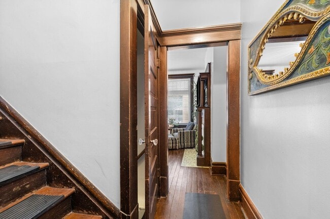 Building Photo - 726 Kerr St