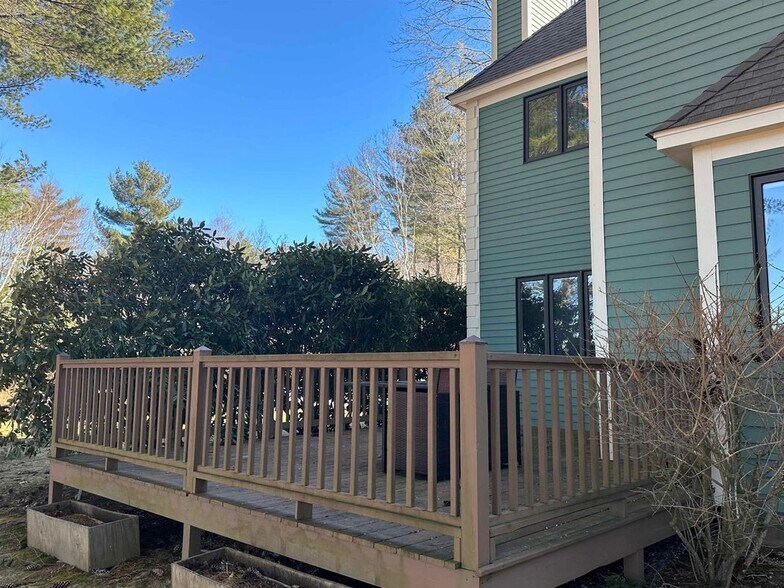 Building Photo - 33 Clearwater Dr