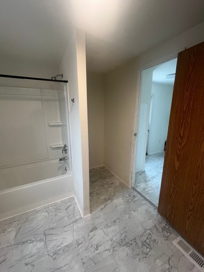 Building Photo - Large 3 bed 2 bath mobile