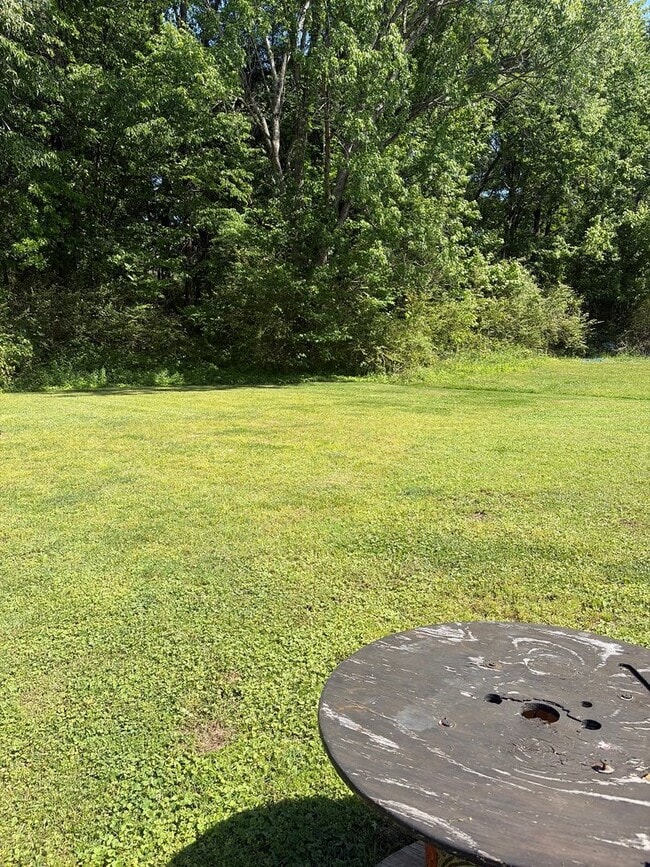 Building Photo - ***AVAILABLE NOW!!*** BEMIS LOCATION- PERFECT 3 BEDROOM FAMILY HOME!!!!