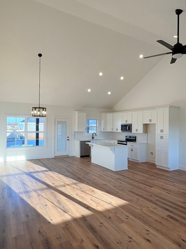 Building Photo - 5380 Freesia Ln