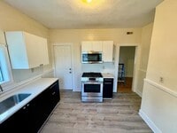 Building Photo - 6 Calder St