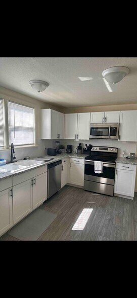 Building Photo - 220 S Taylor St