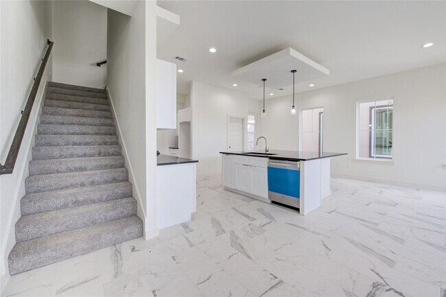 Building Photo - 2914 El Fenice Ln