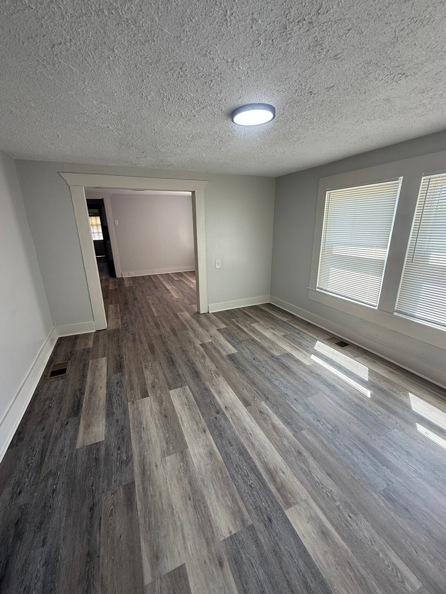 Building Photo - 537 37th Ter W