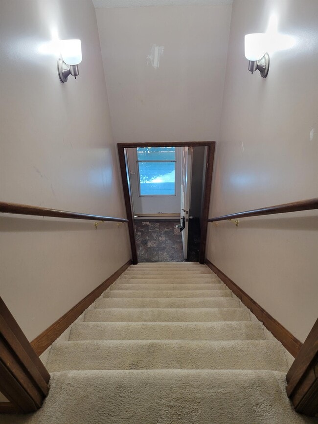 Building Photo - 261 St George Dr
