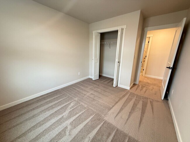 Building Photo - Brand New Stunning 5 Bed/3 Bath Home - Steven's Ranch