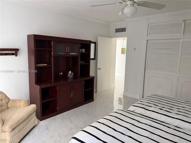 Building Photo - 3850 Galt Ocean Dr