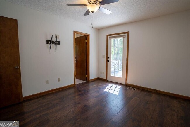 Building Photo - 1540 Magnolia Pl