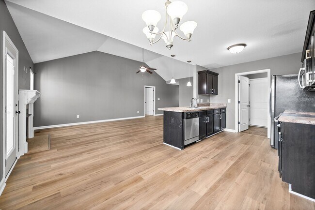 Building Photo - Pet Friendly Three Bedroom!