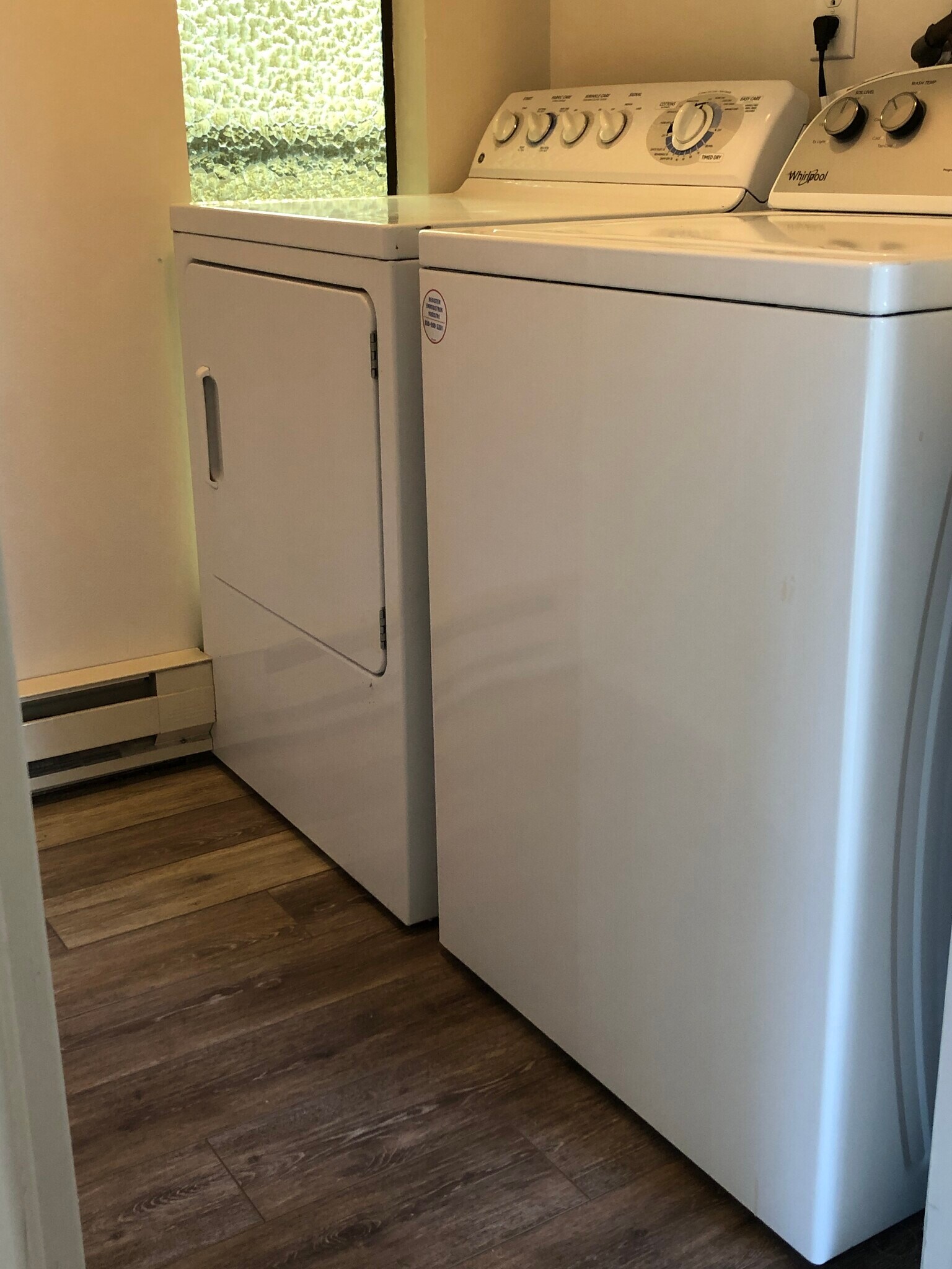 Full size washer/dryer - 1471 Rainier Court