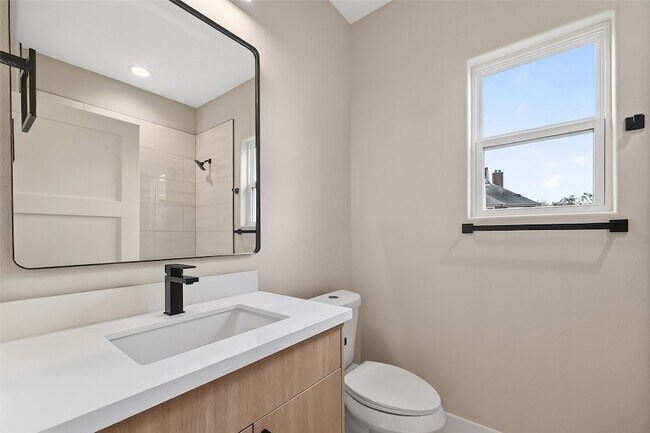 Building Photo - 2511 N MacGregor Way