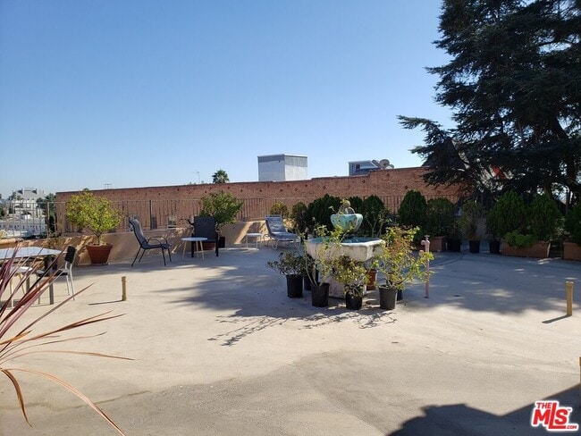 Building Photo - 5640 Franklin Ave