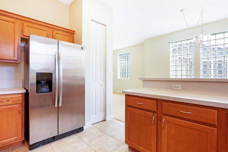 Building Photo - 880 Millbrae Ct