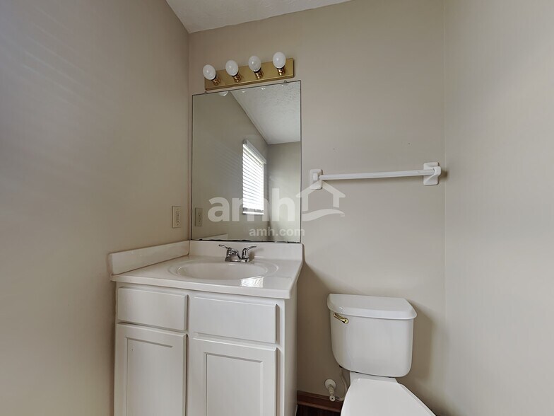 Building Photo - 6647 Hilmar Dr