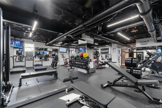 Building Photo - 220 Pelham Rd