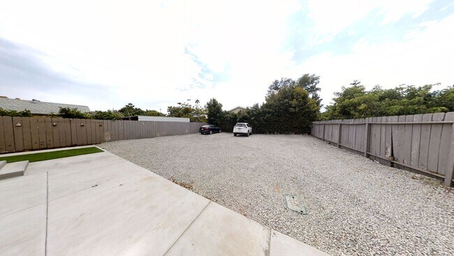 Building Photo - 4BD/2BA on Art! Lots of Parking!
