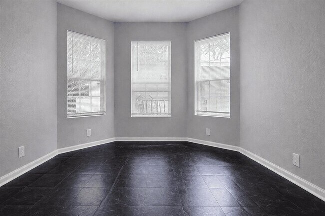 Building Photo - 511 W Cleveland St