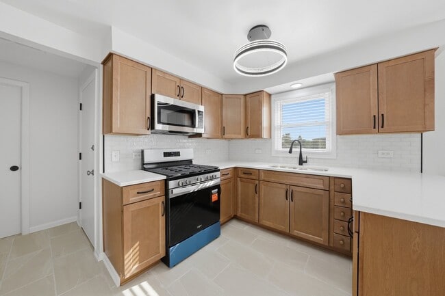 Building Photo - 4510 W 55th St