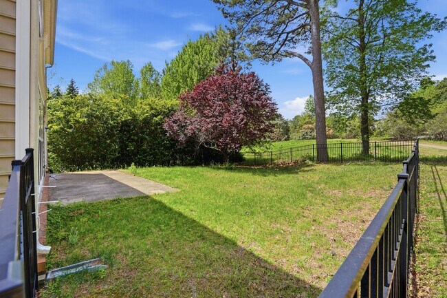 Building Photo - WAKEFIELD CORNER HOME WITH 4 BEDROOMS IS WAITING FOR YOU!