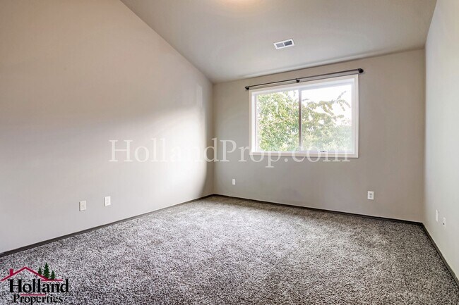Building Photo - Modern Comfort Meets Prime Beaverton Living, NOW WITH NEW PRICE $3,150!