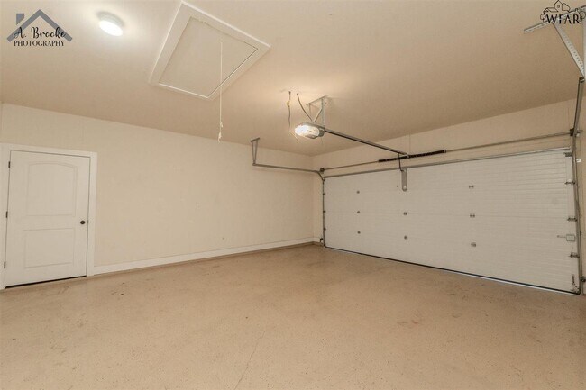 Building Photo - 10 Freedom Cir