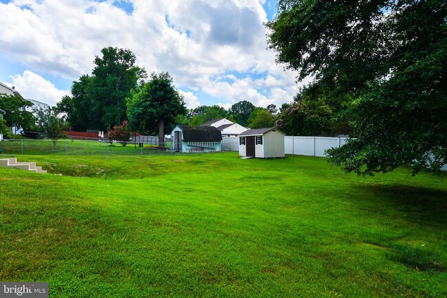 Building Photo - 12407 Lampton Ln