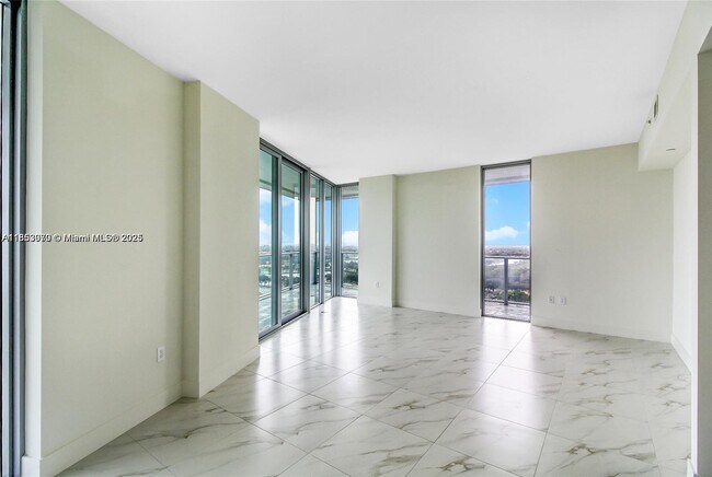 Building Photo - 2000 Metropica Wy