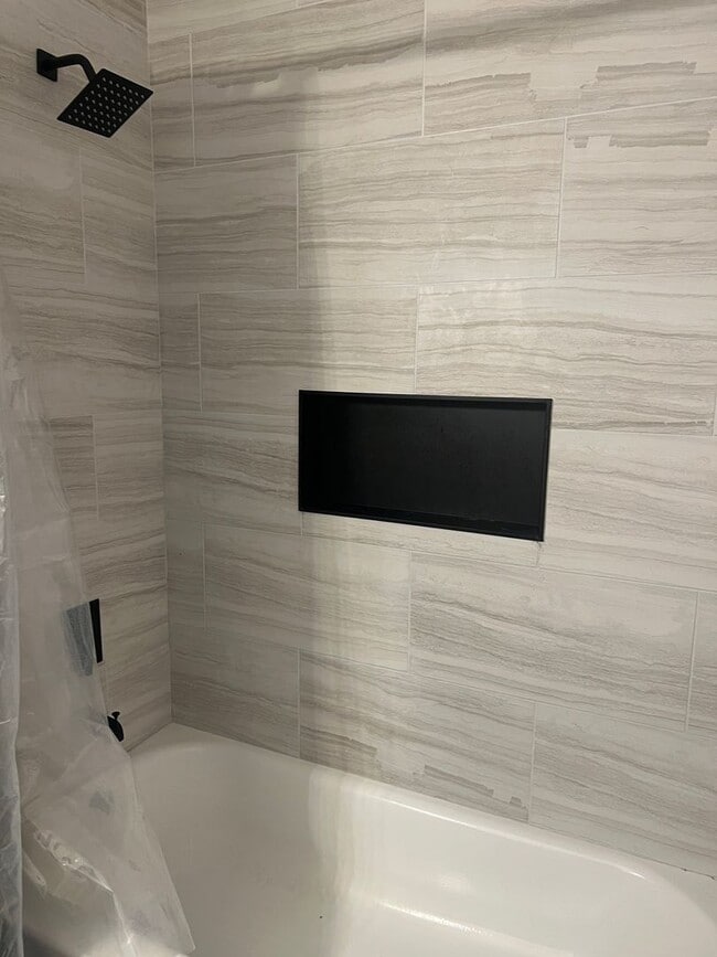 Building Photo - ? Fully Remodeled 2 Bed / 1 Bath Duplex – $200 off First Month Move-In Ready ?