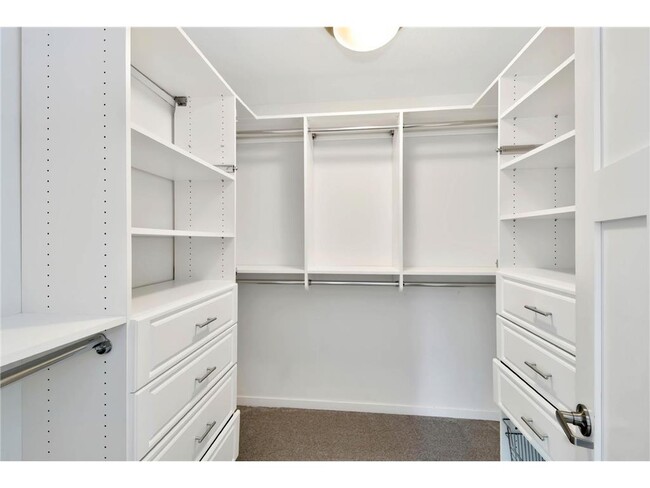 Building Photo - 154 Beaton Dr W