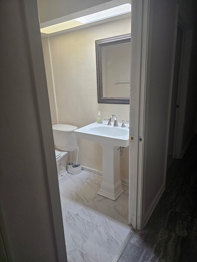 Building Photo - 6523 Diamond Leaf Ct S
