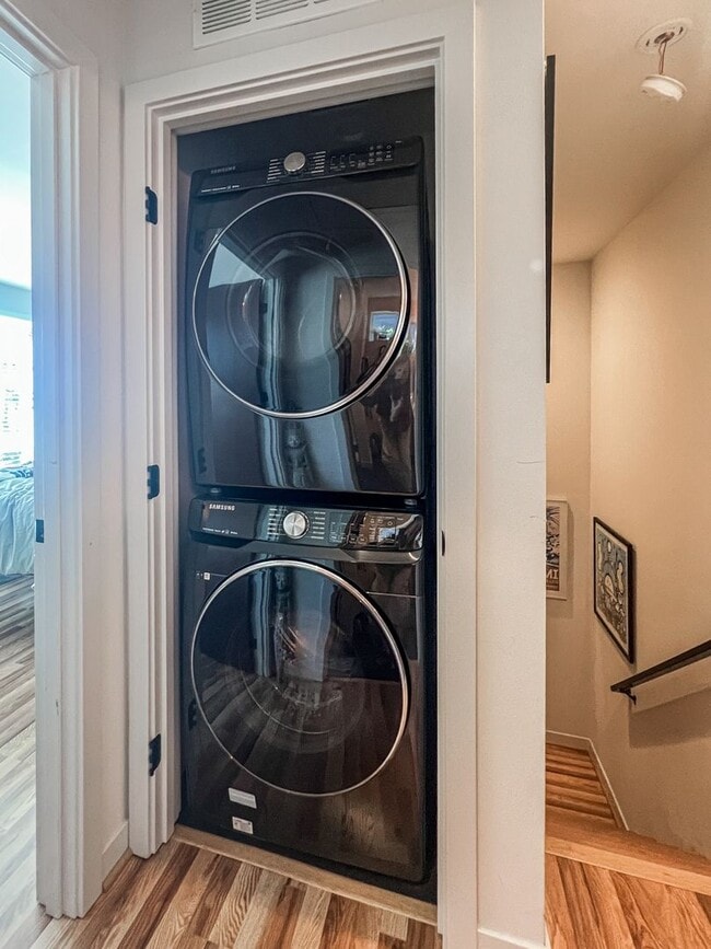 Building Photo - 3bd/2ba Seattle Townhome