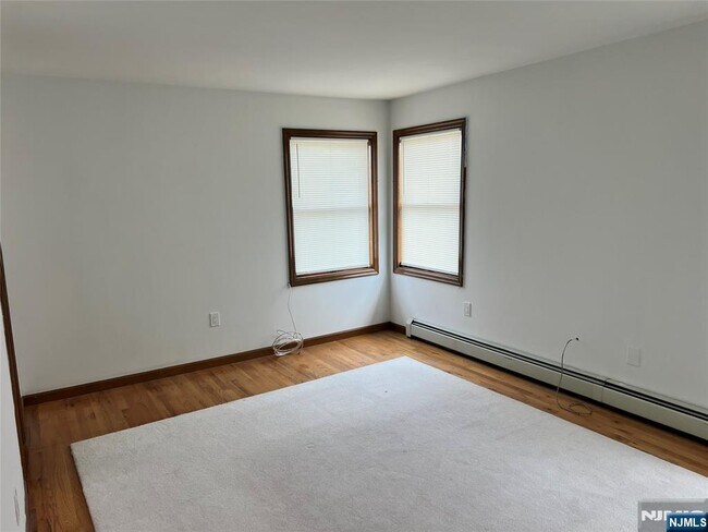 Building Photo - 364 Chestnut Ave